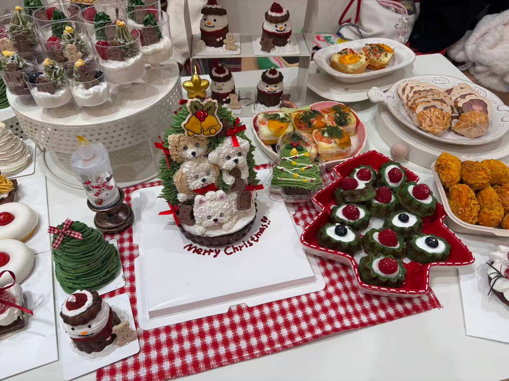 餐”：按狗狗的体重收费多种宠物鲜食和蛋糕不限量CQ9电子有限公司武汉一宠物餐厅推出“小狗自助(图2)